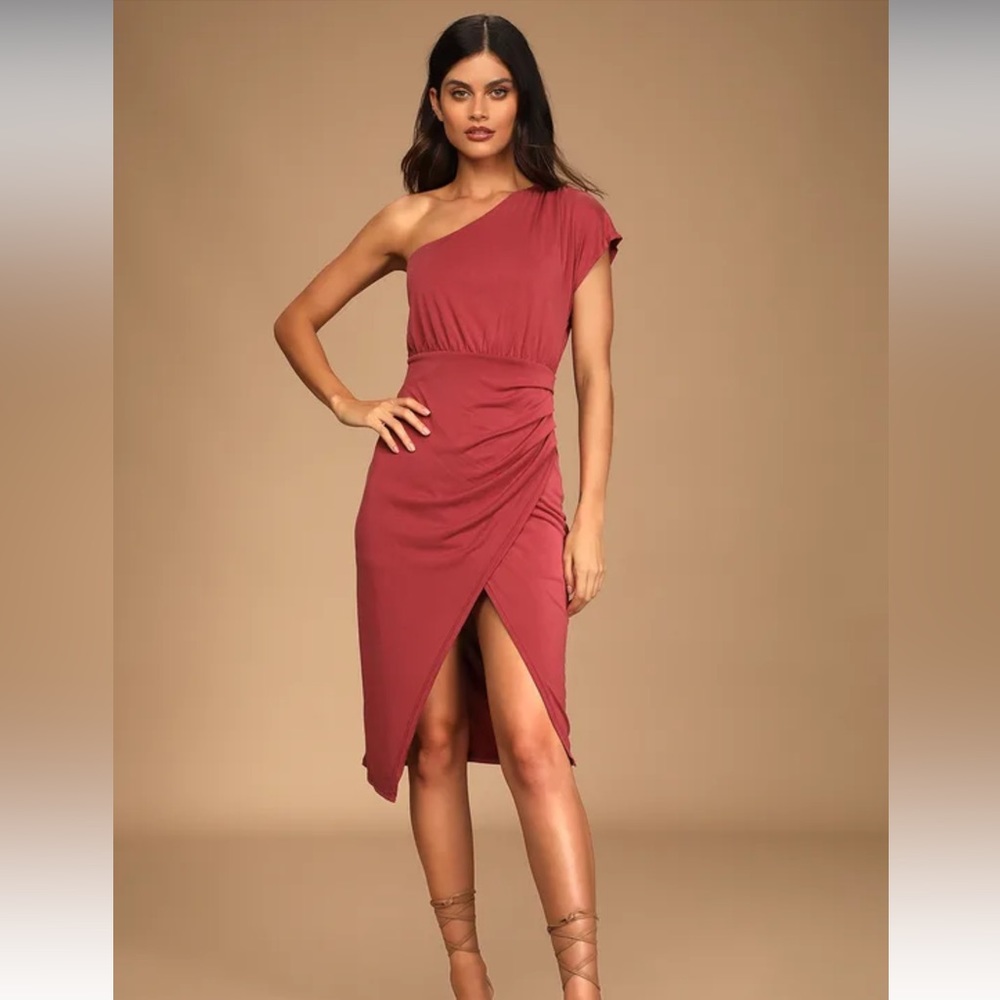 Lulu’s Raise a Glass Rusty Rose One-Shoulder Midi Dress
